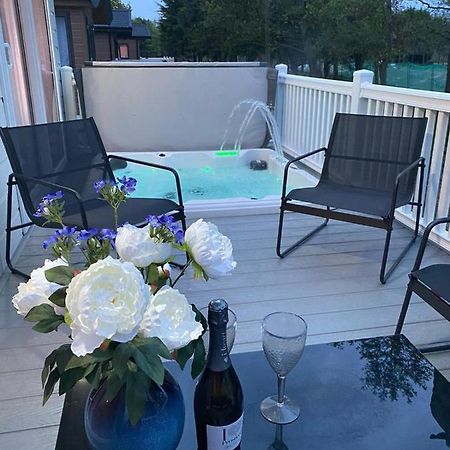 Graceland Lodge With Hot Tub Barmby on the Moor Extérieur photo