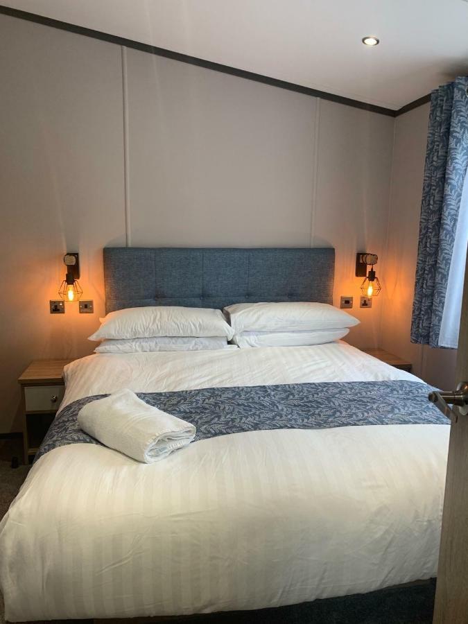 Graceland Lodge With Hot Tub Barmby on the Moor Extérieur photo