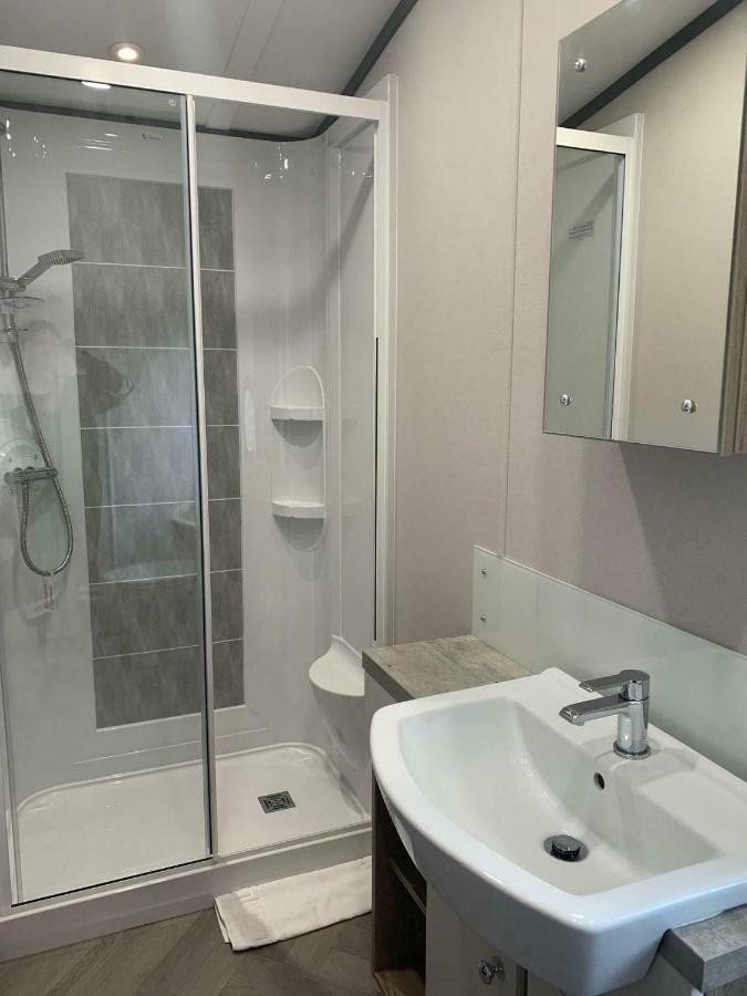 Graceland Lodge With Hot Tub Barmby on the Moor Extérieur photo