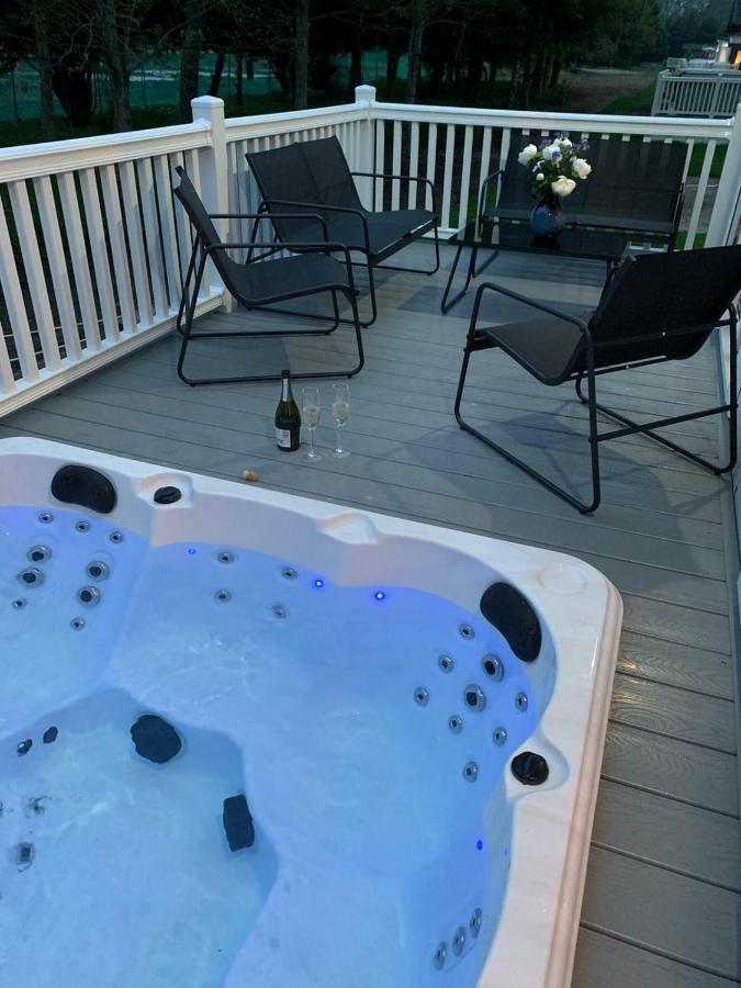 Graceland Lodge With Hot Tub Barmby on the Moor Extérieur photo