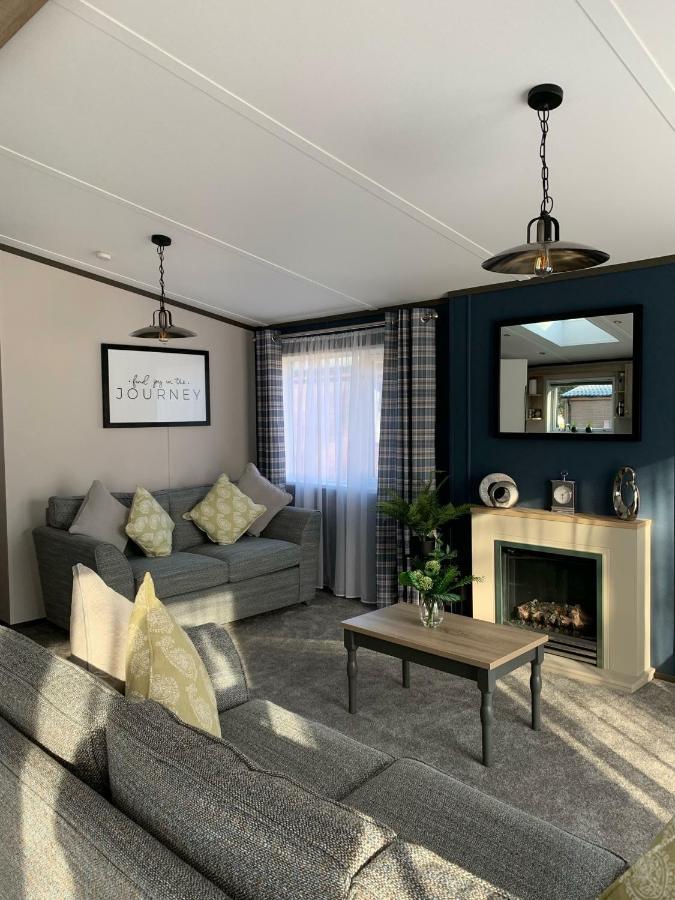Graceland Lodge With Hot Tub Barmby on the Moor Extérieur photo